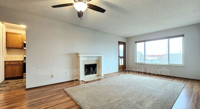 Building Photo - 3207 Colby Ave
