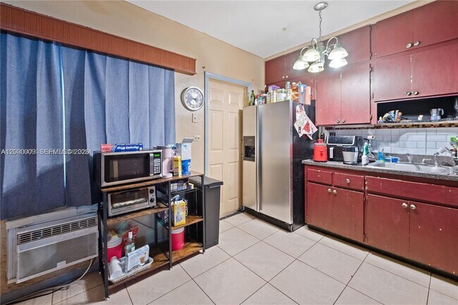 Foto del edificio - 1226 NE 112th St