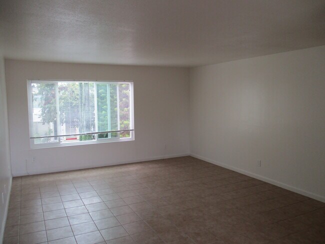 Building Photo - 5188 Balboa Arms Dr