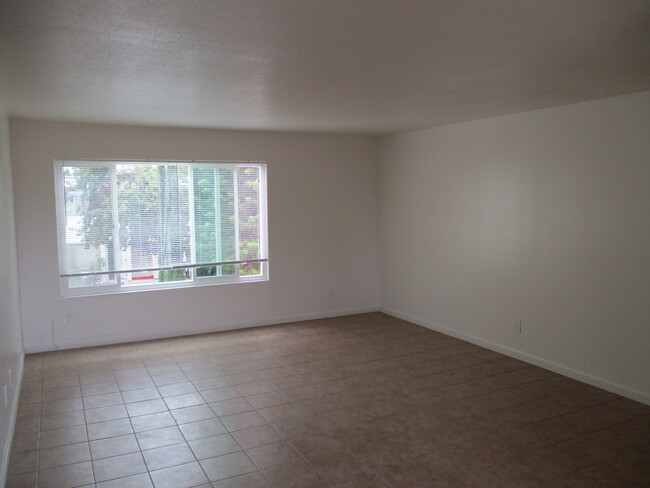Building Photo - 5188 Balboa Arms Dr