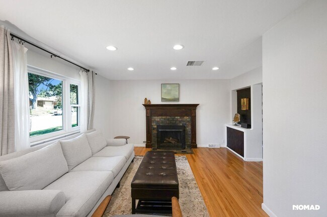 Foto del edificio - Spacious 4BR House in South Denver