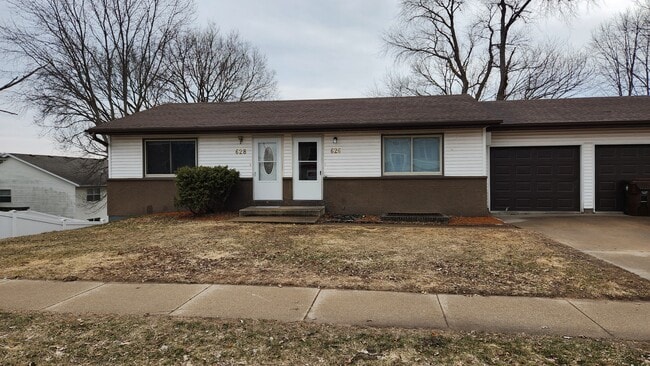 Building Photo - 626 Vilas St