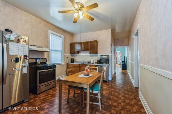 Foto del edificio - 1340 W Rosedale Ave