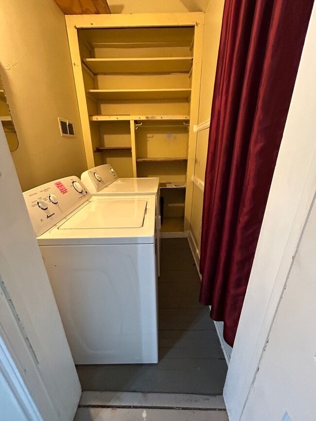 Building Photo - GB - 02 - Duplex