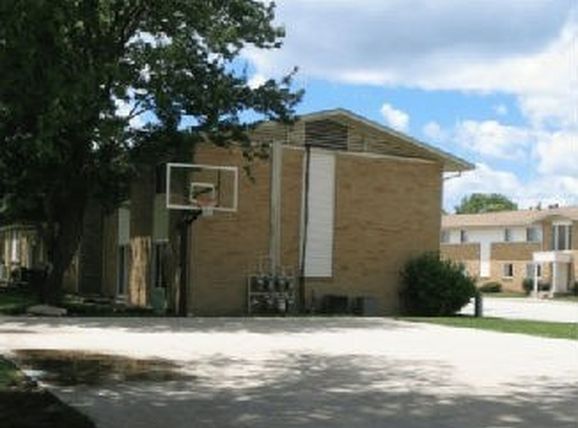 Cancha de básquetbol - Happy Hollow Apartments