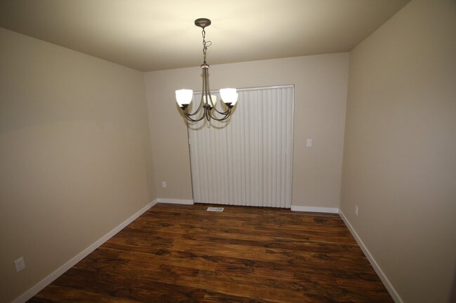 Building Photo - 3 Bedroom South Anchorage Townhouse!