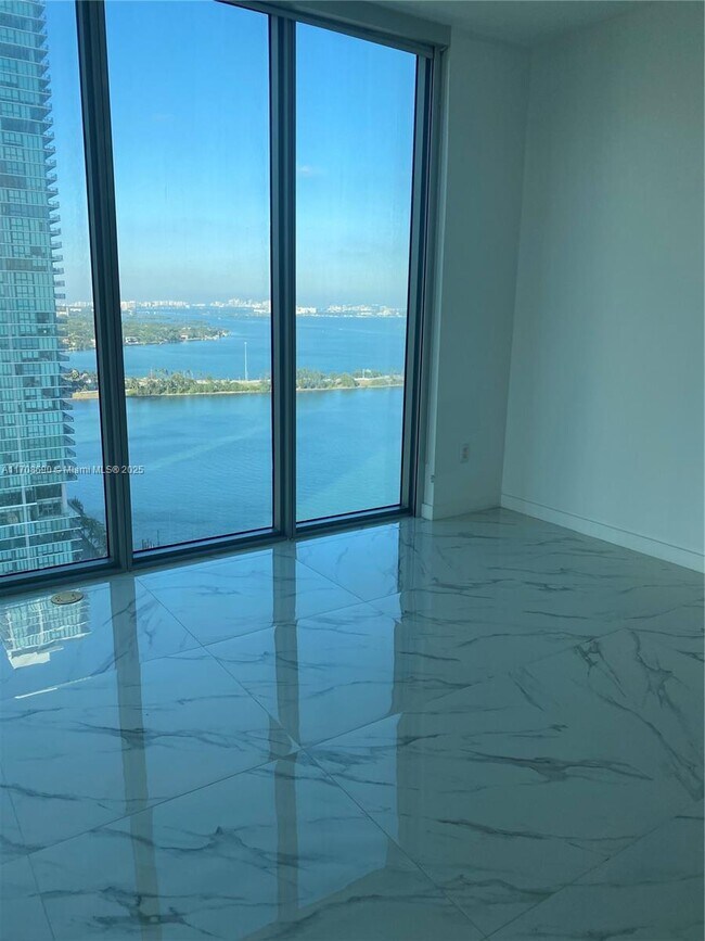Foto del edificio - 2900 NE 7th Ave