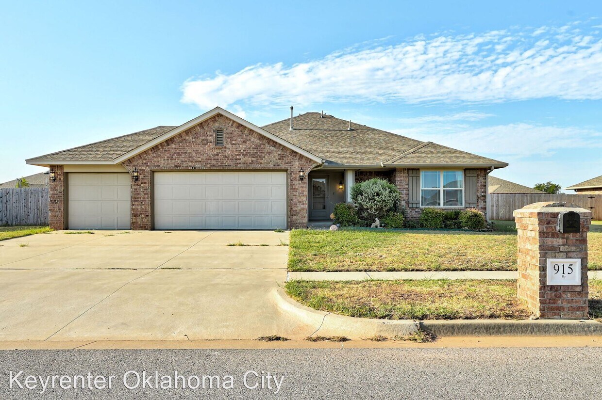3 br, 2 bath House 915 Lazywood Dr House Rental in Chickasha, OK