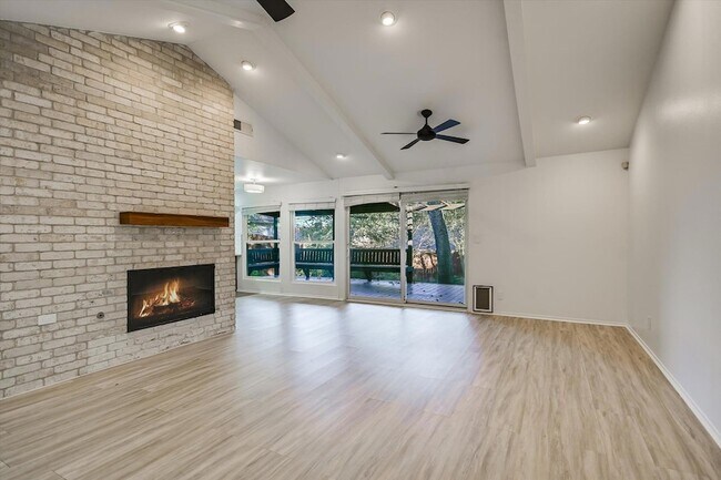 Foto del edificio - 8101 Ceberry Dr