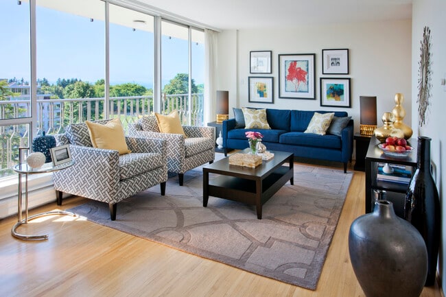 Building Photo - Starlight Towers