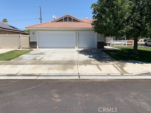 Foto principal - 4450 Rainbow View Way