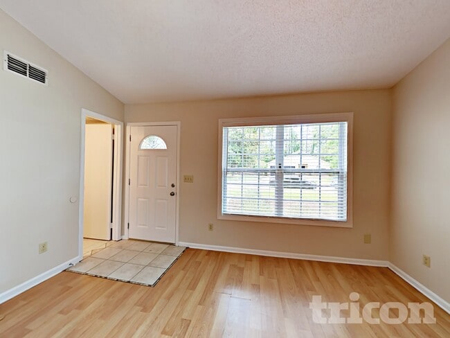 Building Photo - 7742 Settlers Landing Trail S