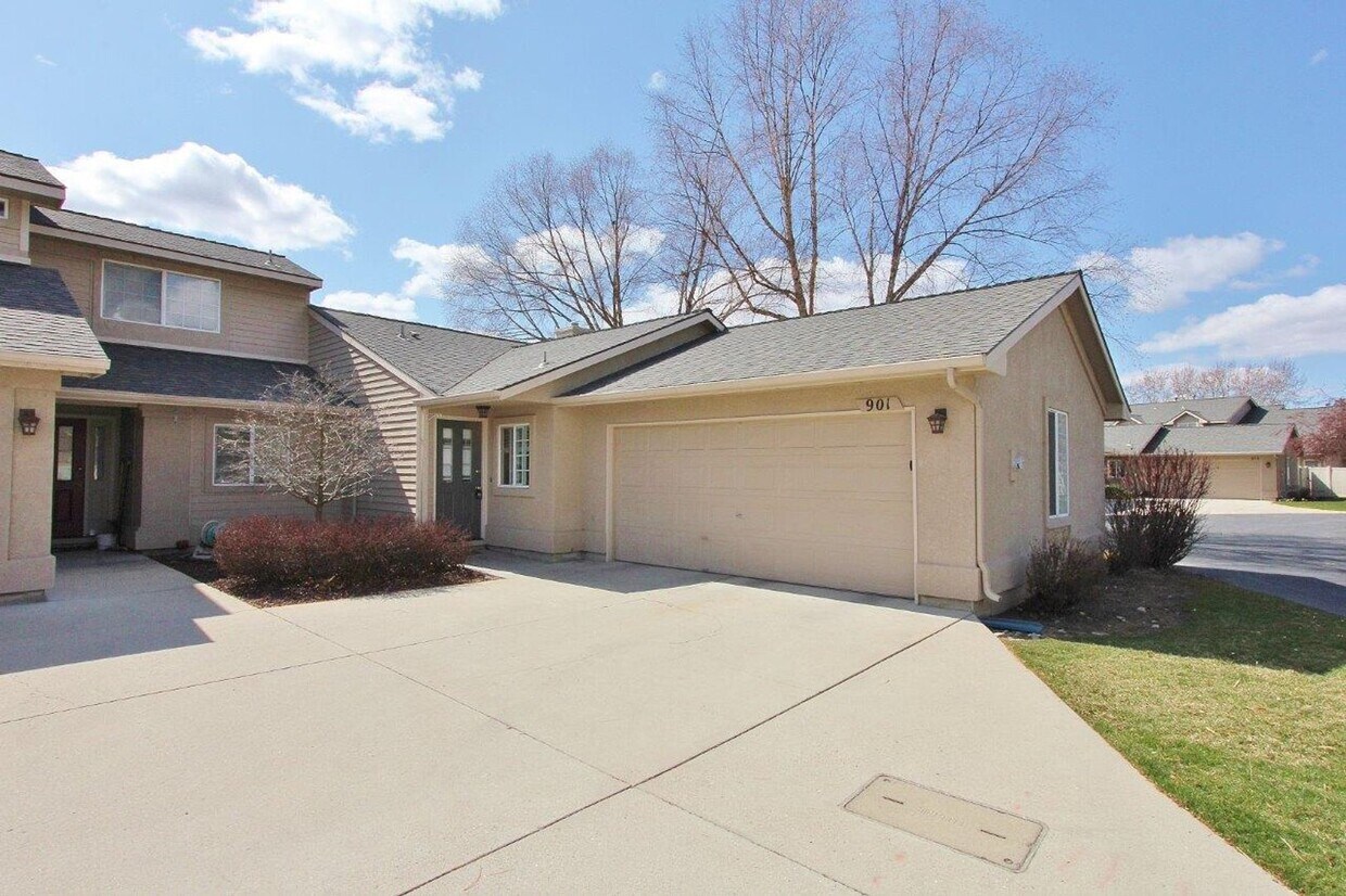 Foto principal - Single-Level Townhome Nestled in SE Boise