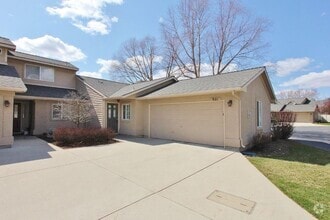 Building Photo - 901 E Old Saybrook Ln