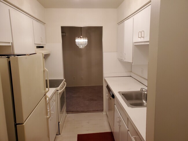 Kitchen - 30052 W 12 Mile Rd