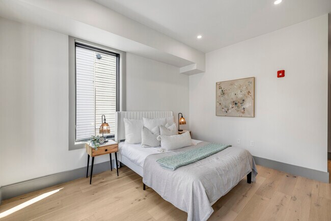 Foto del edificio - 566 E 3rd St