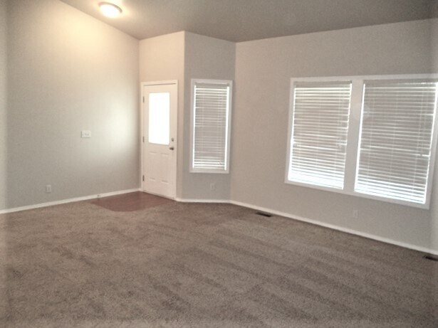 Building Photo - 257 S Delphinium Avenue