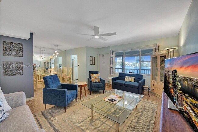 Building Photo - 300 Golden Isles Dr
