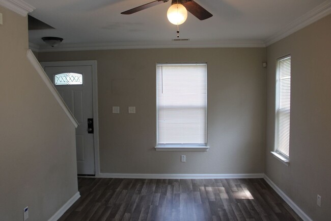 Foto del edificio - 3-bedroom townhouse close to Chesapeake Sq...