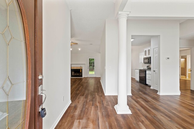 Building Photo - Deep Water Community - 4 Bed, 2 Bath Brick...