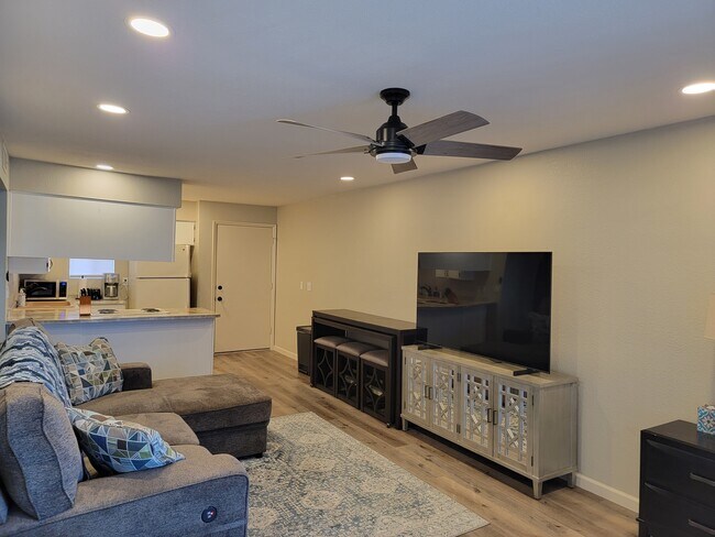 Building Photo - 256 Lake Havasu Ave S