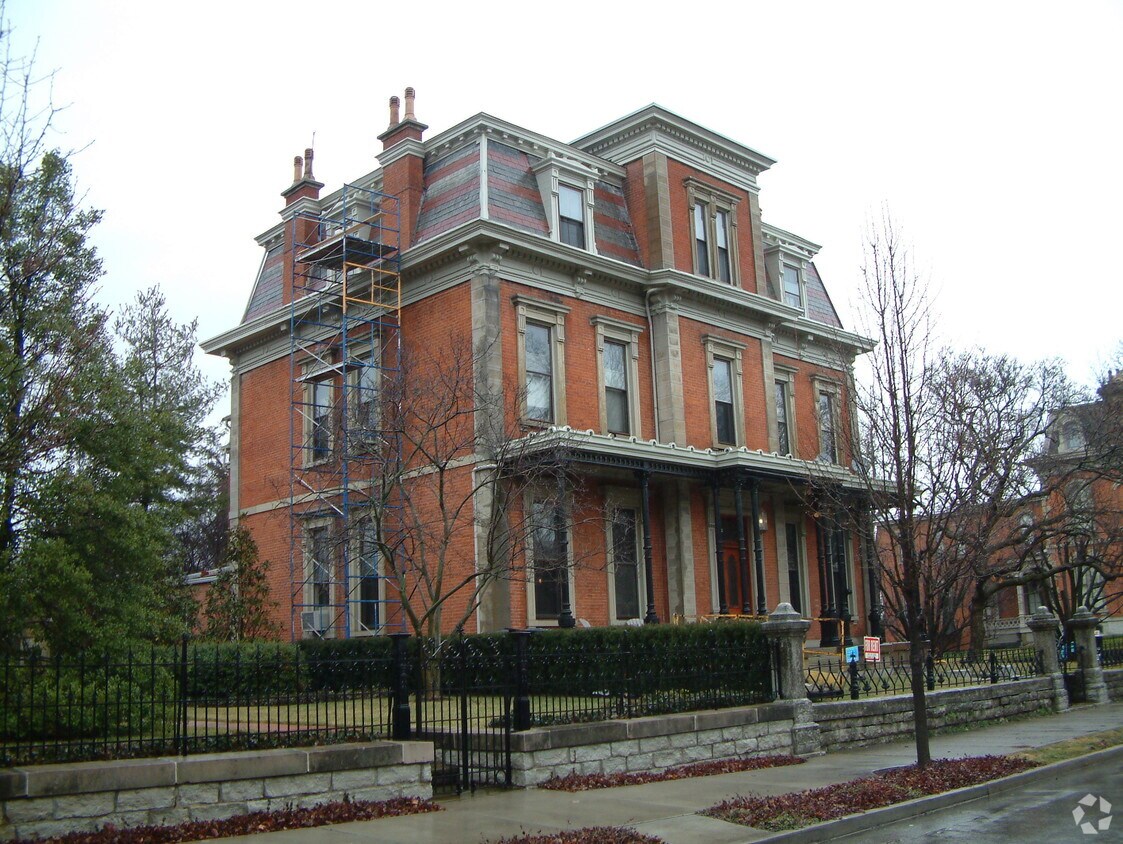 Foto del edificio - 326 E 2nd St