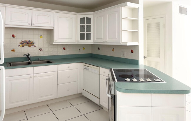 Foto del edificio - 6485 Bay Club Dr