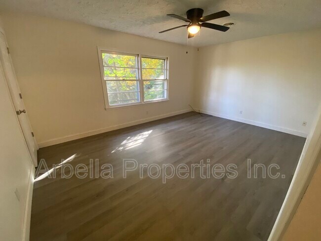 Building Photo - 1306 Windsor Ave
