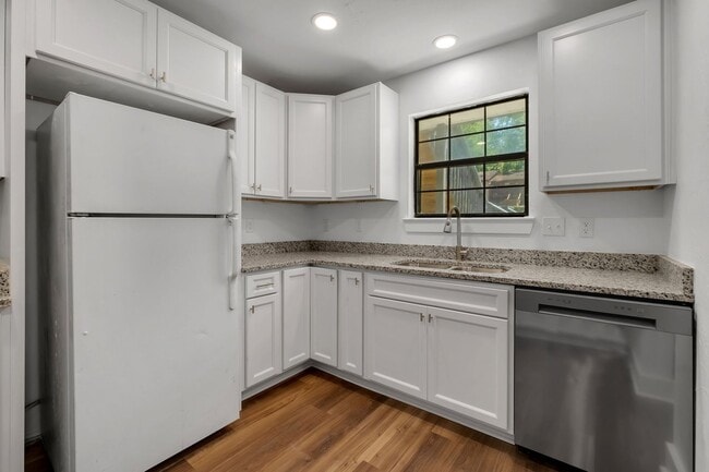 Building Photo - 2956 Woodrich Dr