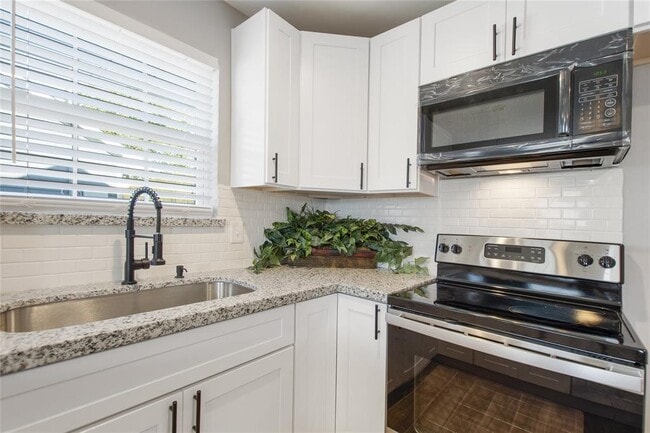 Building Photo - 711 Hamon Dr