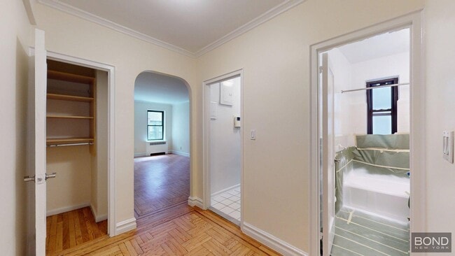 Building Photo - 124 E 24th St