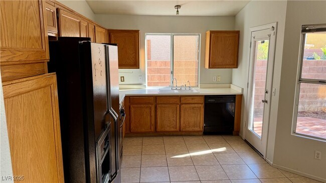 Foto del edificio - 6041 Spring Harvest Dr