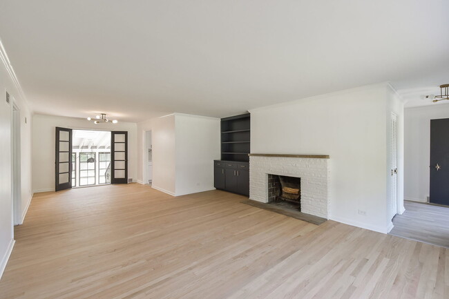 Building Photo - 319 N Park Blvd