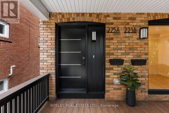 Building Photo - 225 Gainsborough Rd