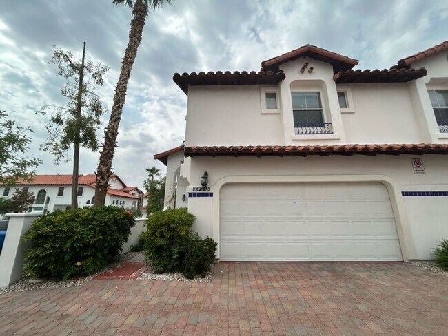 Foto del edificio - A Beautiful Town Home around the Spring Valley Area.