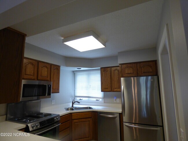 Foto del edificio - 245 Knoll Rd