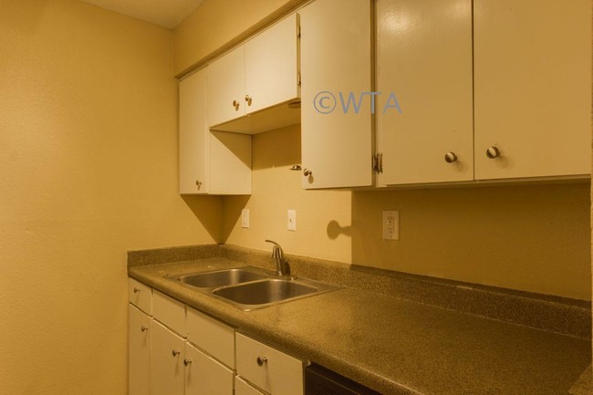 Building Photo - 3 bedroom in San Antonio TX 78213
