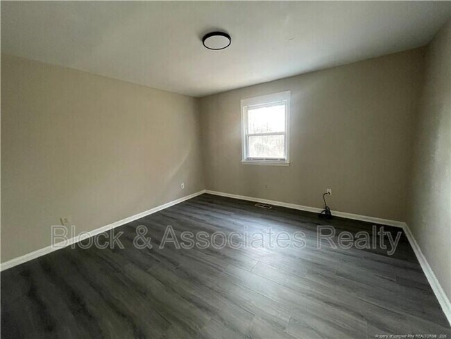 Building Photo - 4953 Fieldcrest Dr