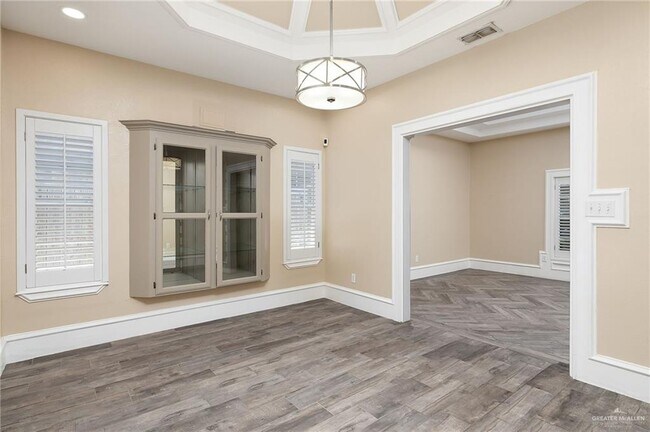 Building Photo - 19 Wisteria Ave