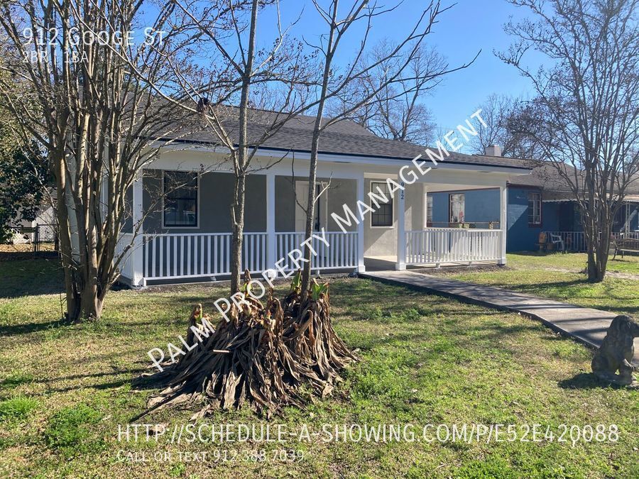 Primary Photo - Adorable Recently Updated, spacious 2 bedr...