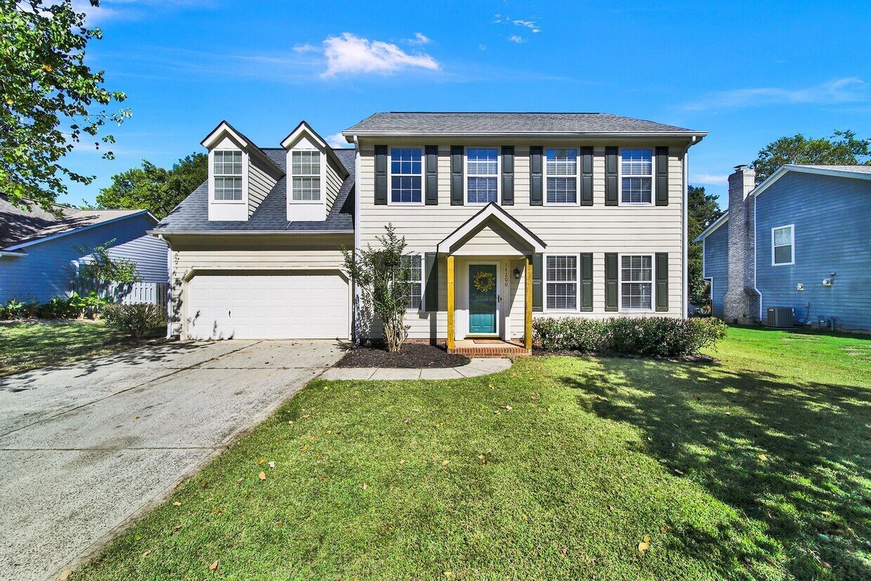 Foto principal - Lovely 4 Bed 2.5 Bath Home in Charlotte!