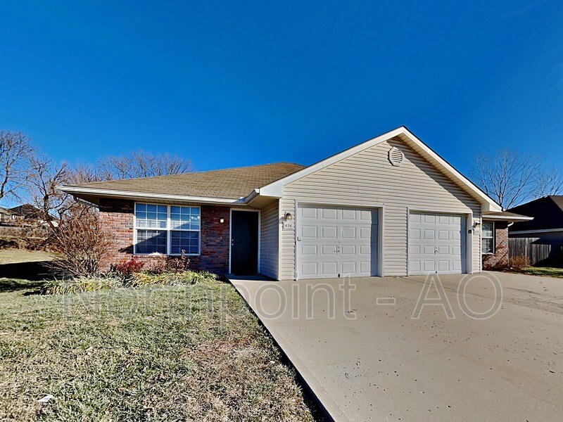 426 NW Woodbury Dr, Grain Valley, MO 64029 House Rental in Grain