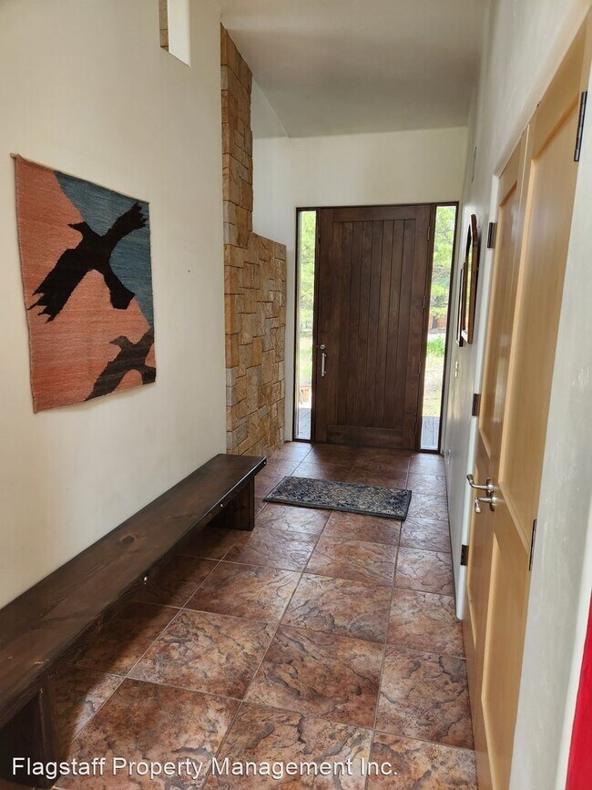 Building Photo - 4 br, 3.5 bath House - 4772 E. Monroe Street