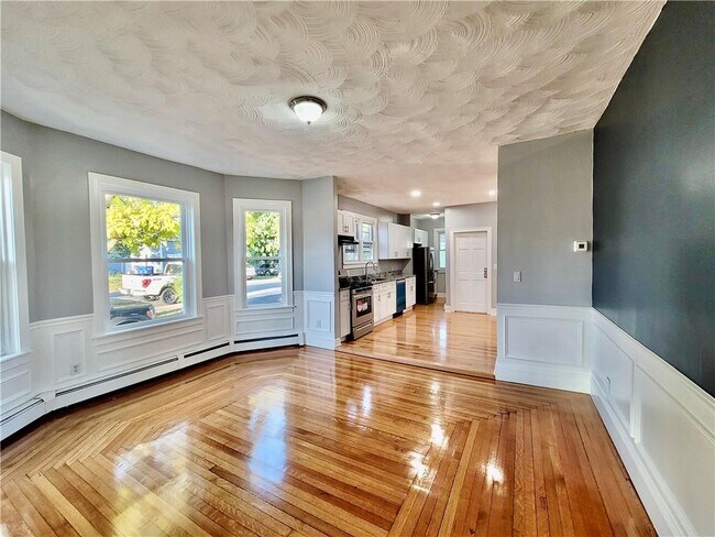 Foto del edificio - 17 Fruit Hill Ave