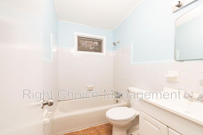 Foto del edificio - 5847 Forrest Rd