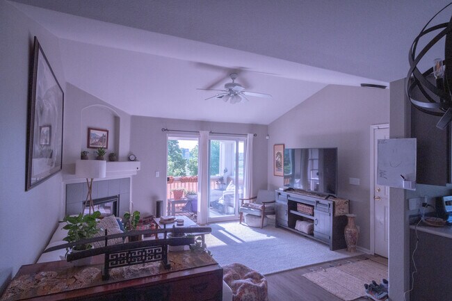 Foto del edificio - 8200 E 8th Ave