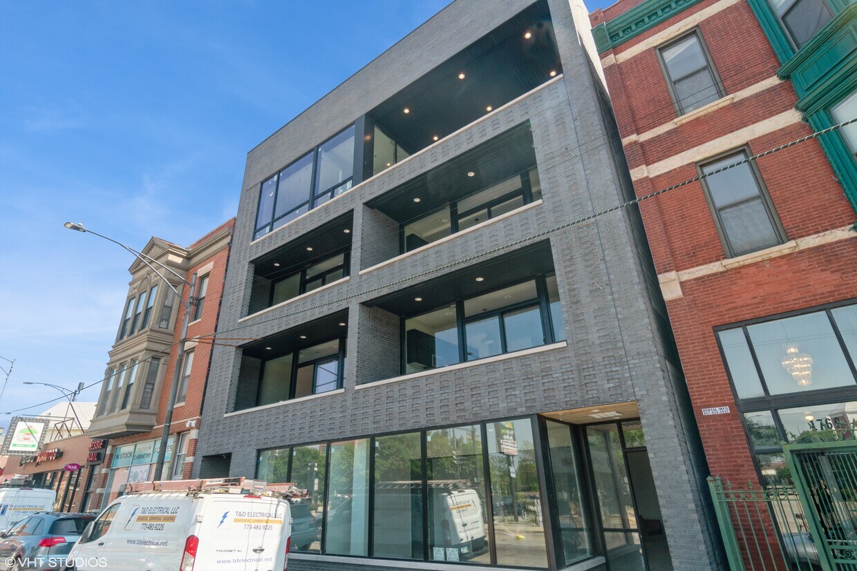 Primary Photo - 1775 N Clybourn Ave