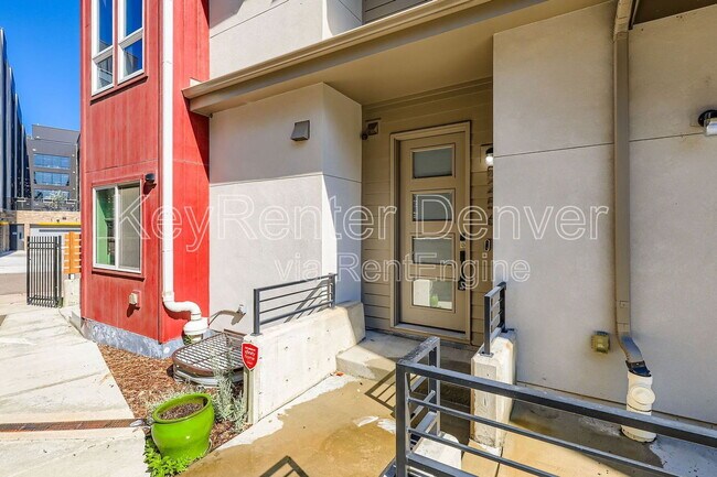 Building Photo - 5256 N Eliot St