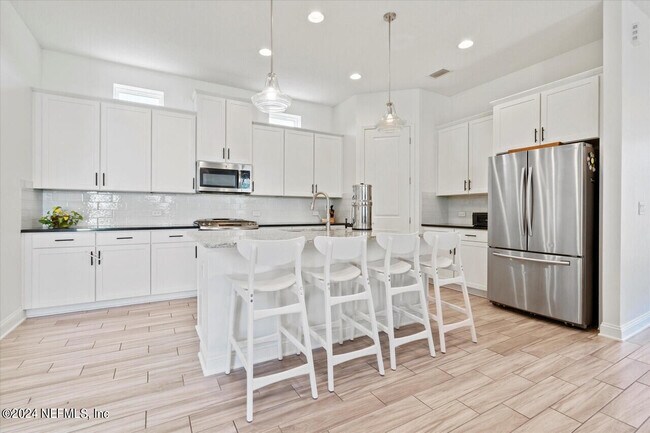 Building Photo - 245 Rialto Dr