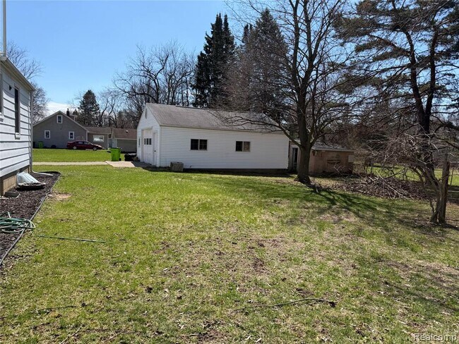 Building Photo - 413 Bridson St